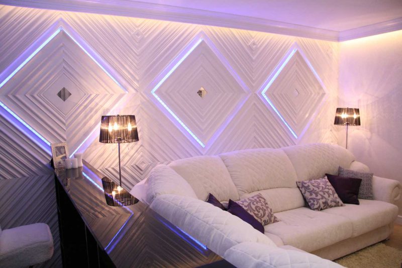 Kabartmalı duvar ve led ışıklarla süslenen duvar dekorasyonu